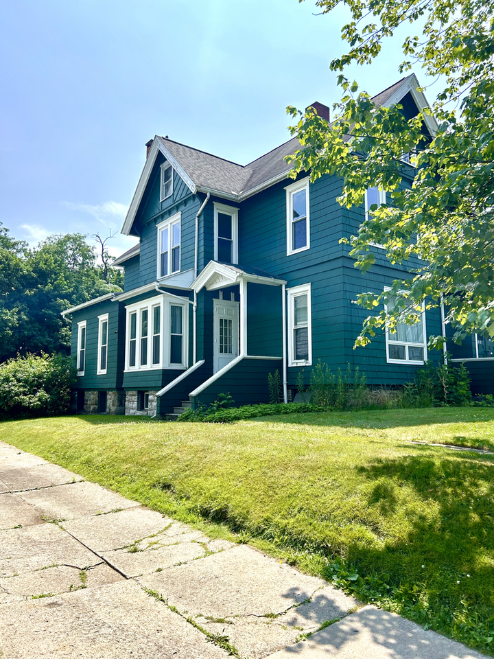 82 Chestnut St - Photo 4 of 29