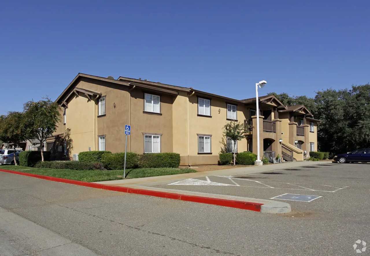Glenview Apartments - Photo 6 of 8