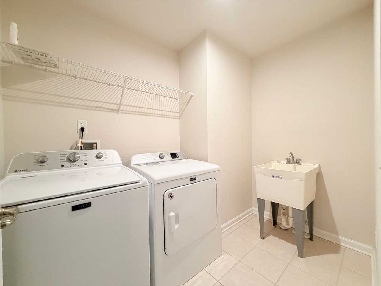 121 Capeside Ct - Photo 2 of 14