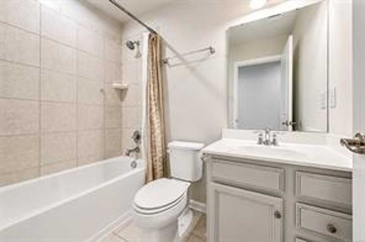 121 Capeside Ct - Photo 3 of 14