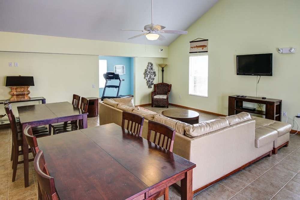 Oak Hollow - Photo 5 of 23