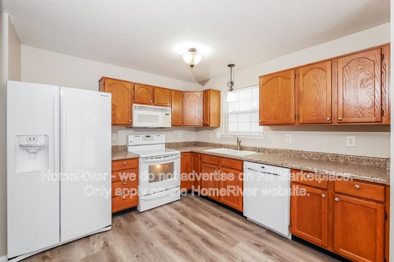 1142 E Mill Run Blvd - Photo 7 of 16