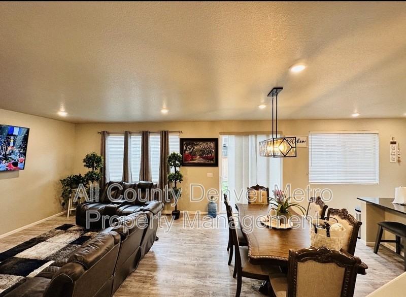 9342 Salida St - Photo 6 of 23