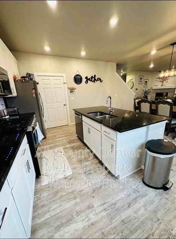 9342 Salida St - Photo 7 of 23