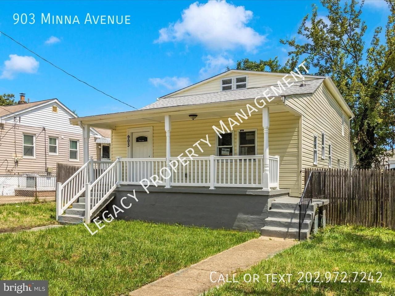 903 Minna Ave - Photo 2 of 37