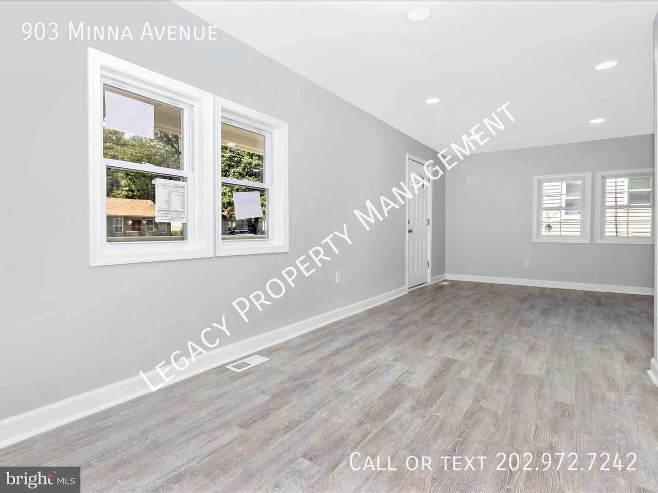 903 Minna Ave - Photo 4 of 37