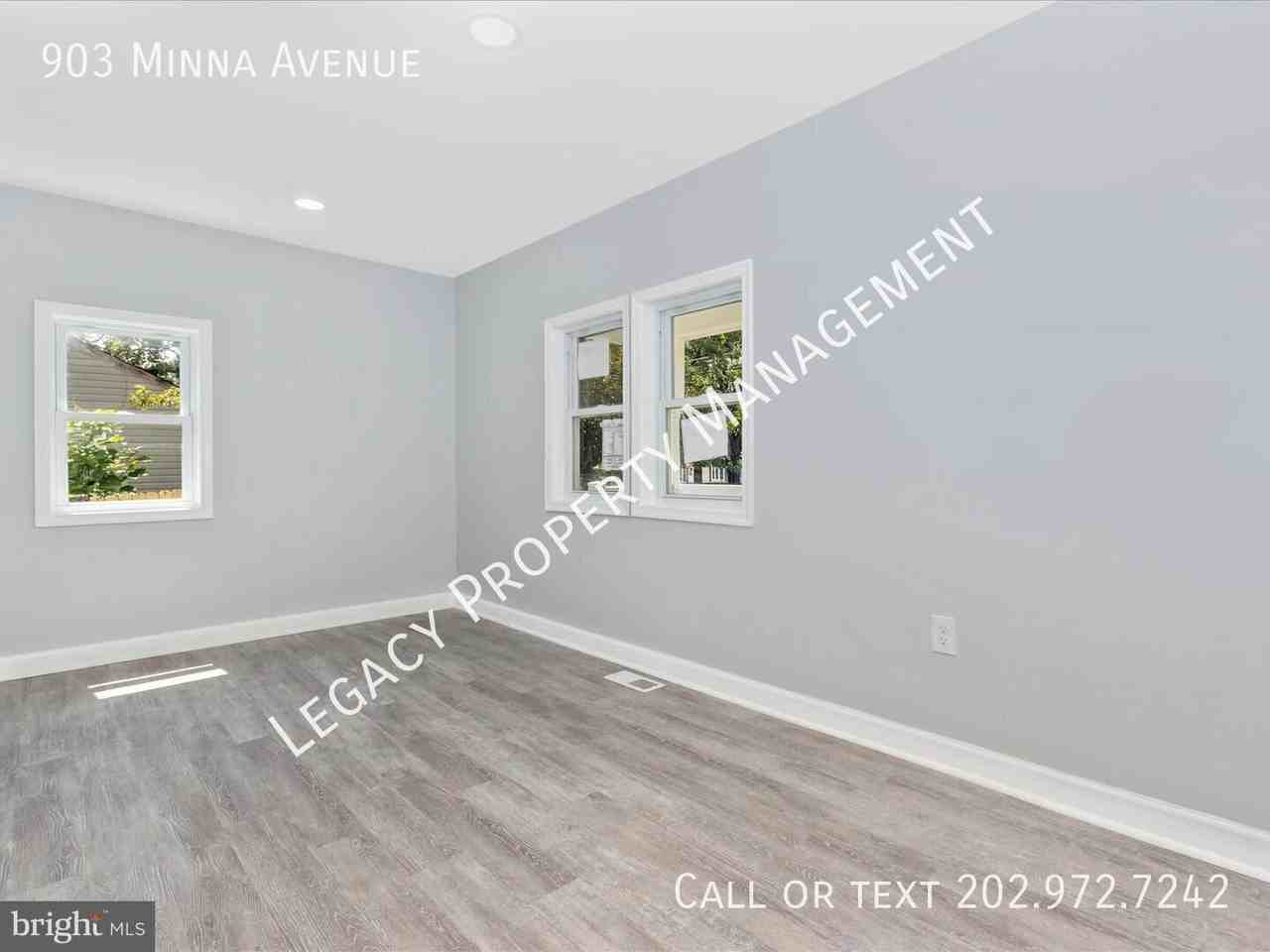 903 Minna Ave - Photo 5 of 37