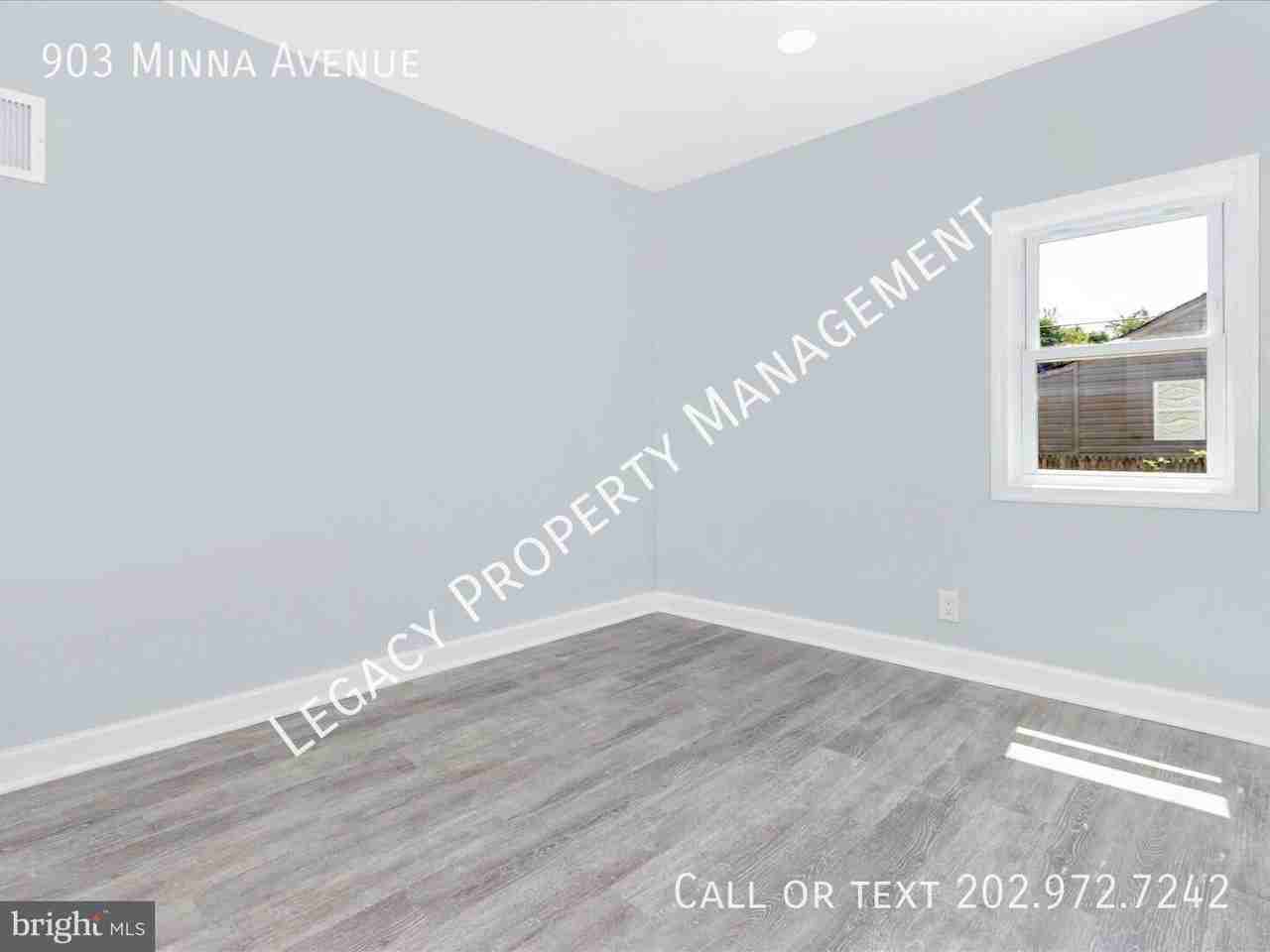 903 Minna Ave - Photo 6 of 37