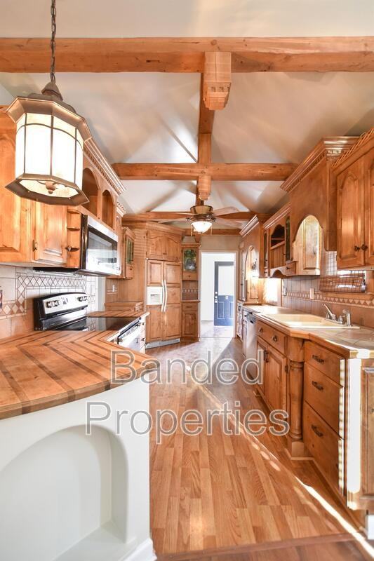 2467 S St - Photo 3 of 16
