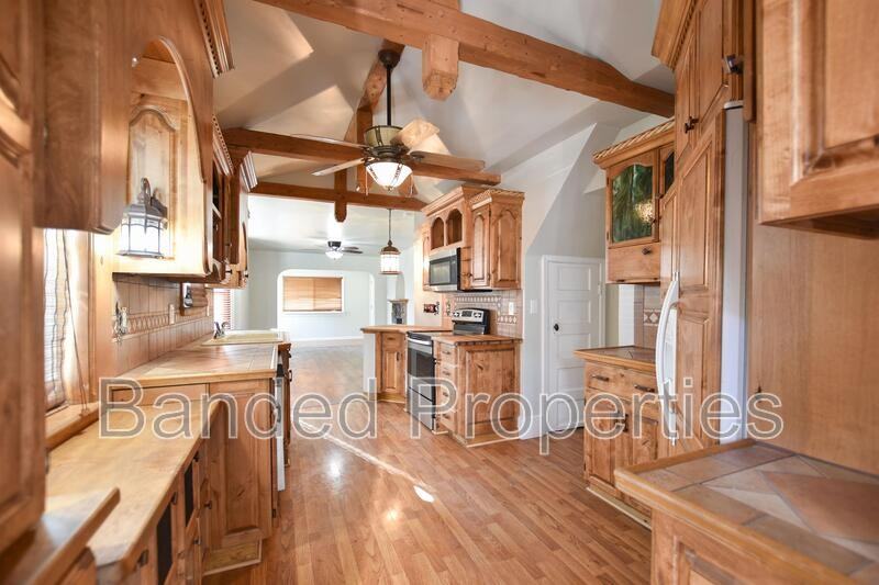2467 S St - Photo 4 of 16