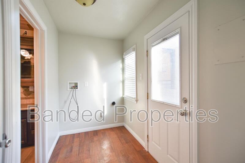 2467 S St - Photo 6 of 16