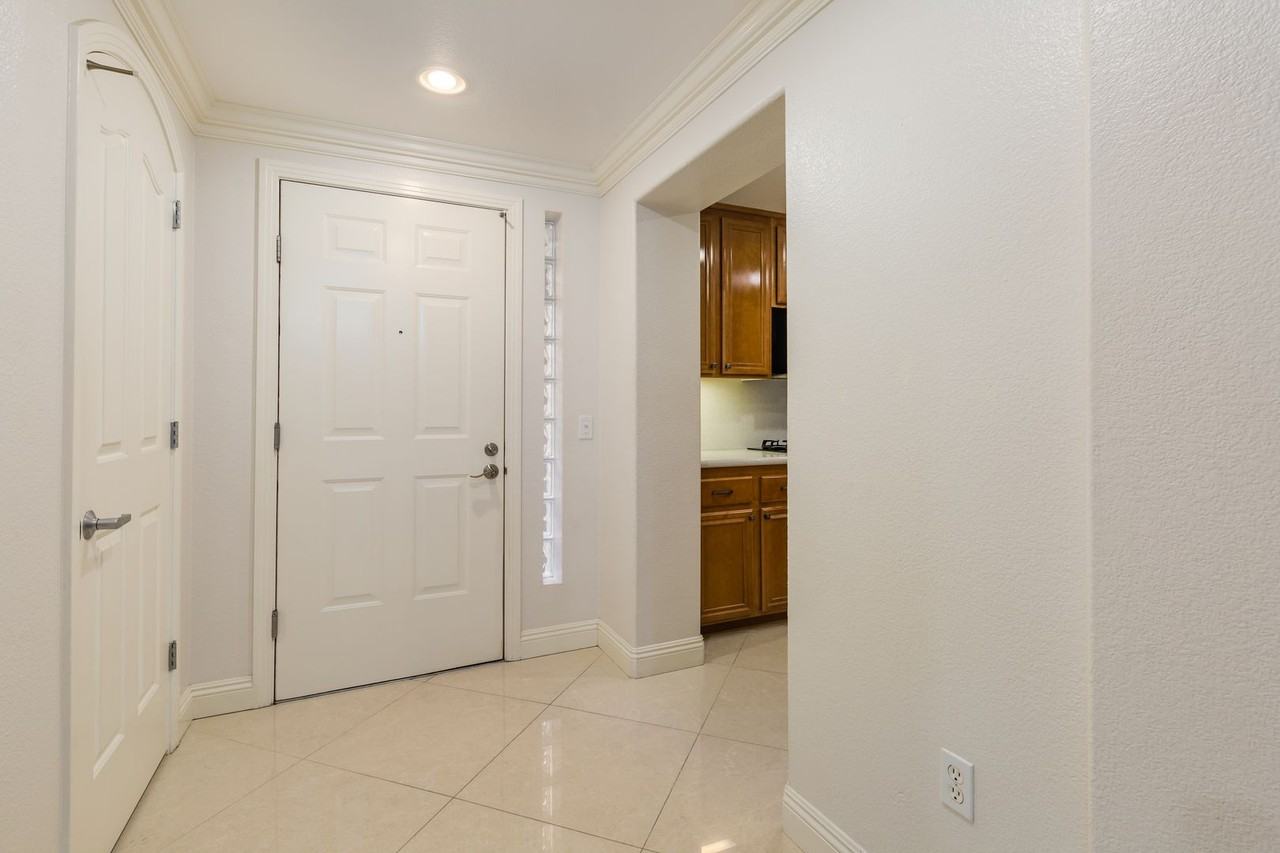 301 W G St #314 - Photo 3 of 28
