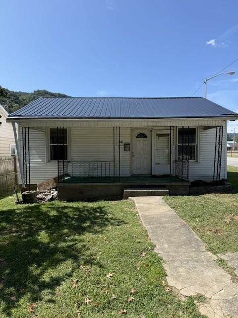 221 Jackson St - Photo 3 of 10