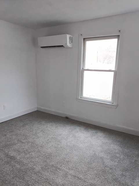 221 Jackson St - Photo 5 of 10