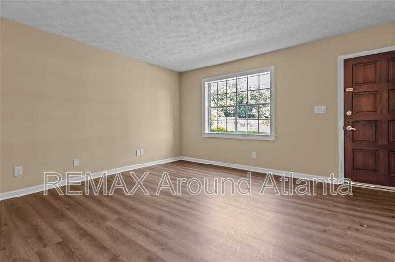 392 Northdale Ct - Photo 2 of 14
