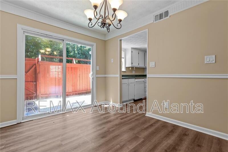 392 Northdale Ct - Photo 6 of 14