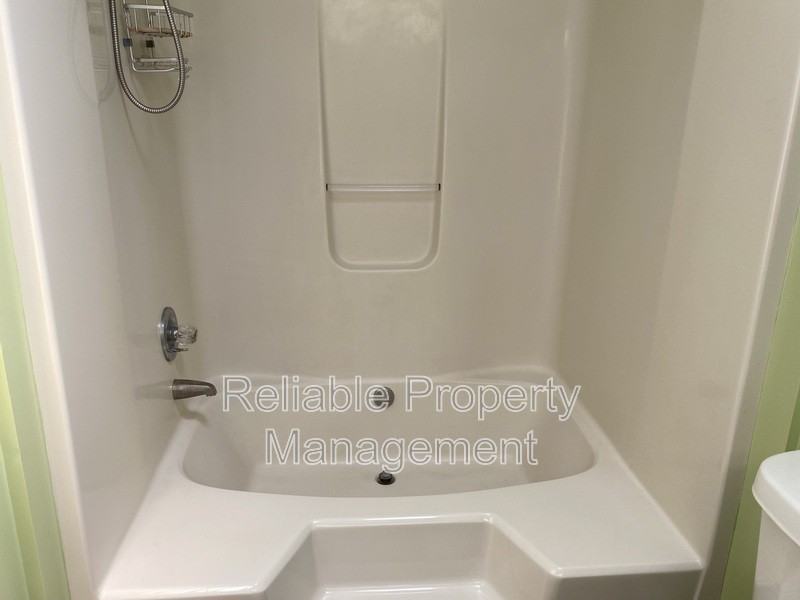 323 Moore St #O - Photo 7 of 9