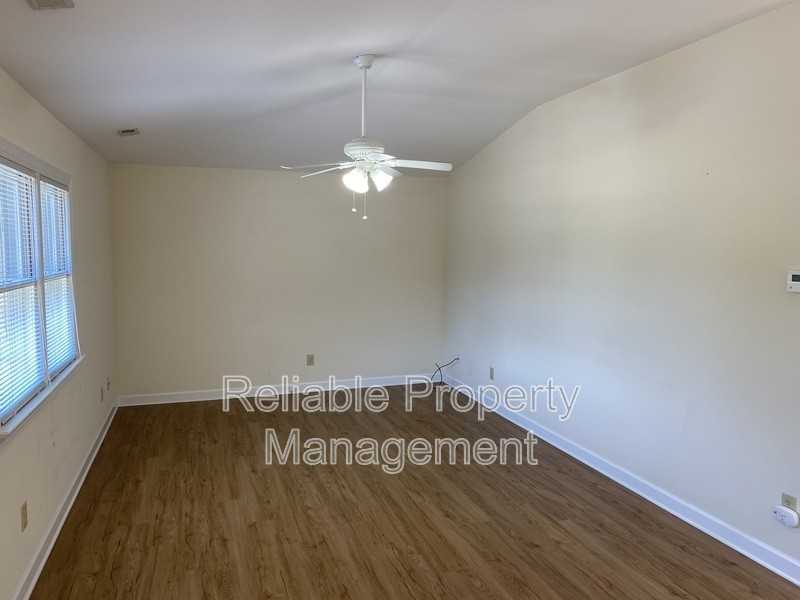 406 S Walton Dr #11 - Photo 3 of 4