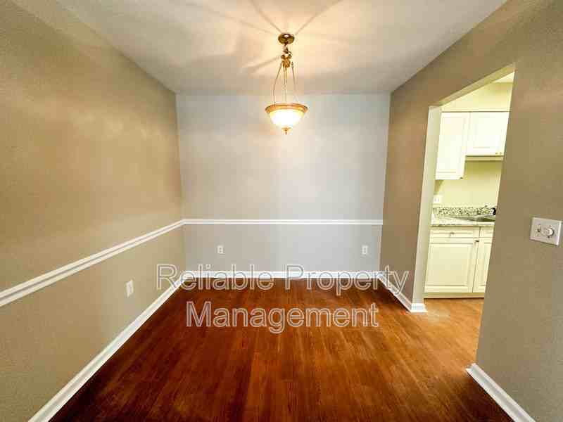 406 S Walton Dr #11 - Photo 4 of 4