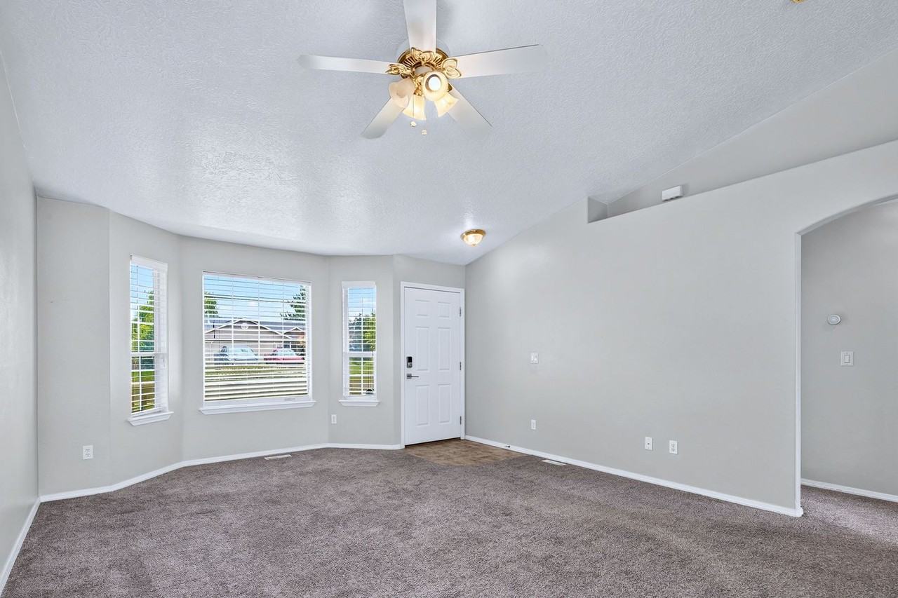 1622 W Meffan Ave - Photo 2 of 28