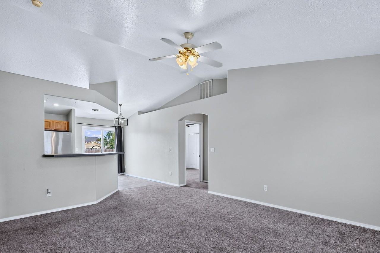 1622 W Meffan Ave - Photo 4 of 28