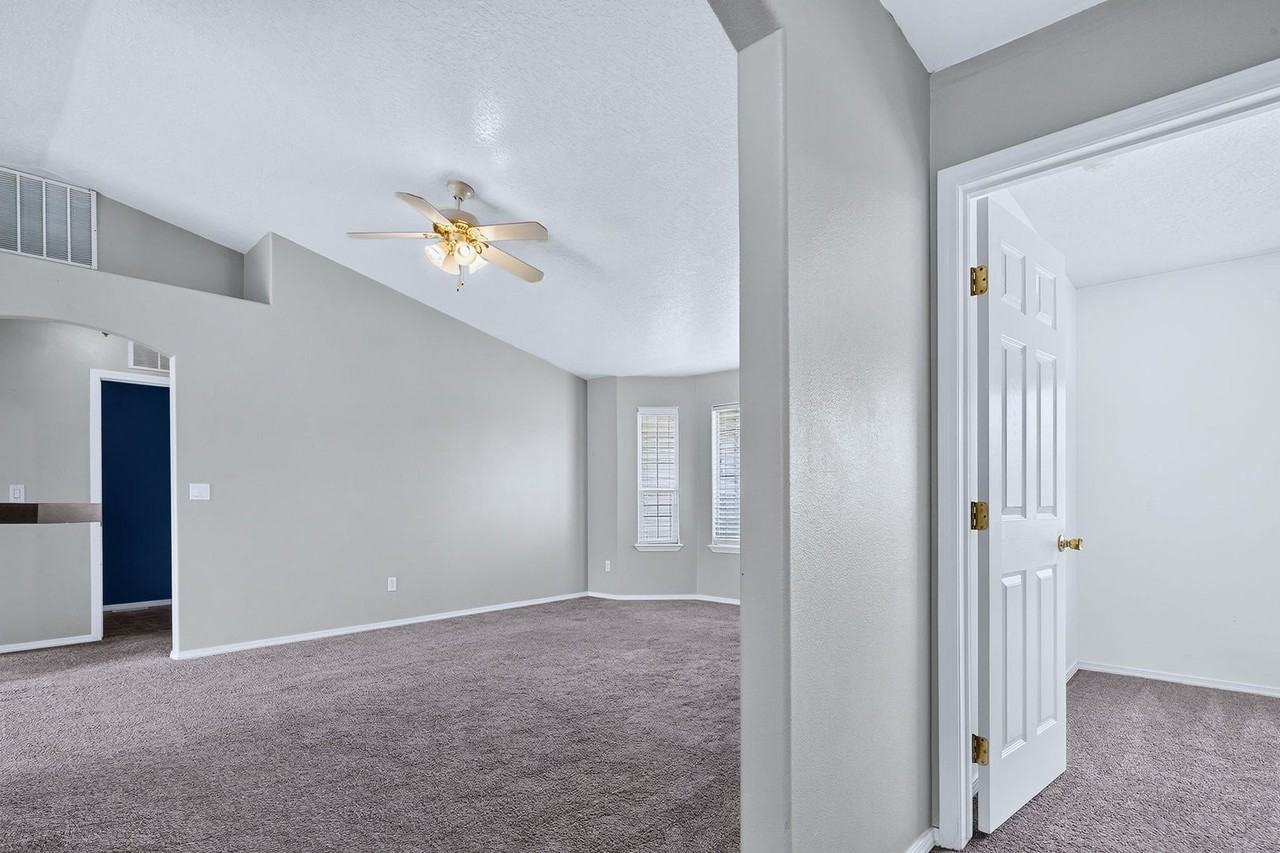 1622 W Meffan Ave - Photo 5 of 28