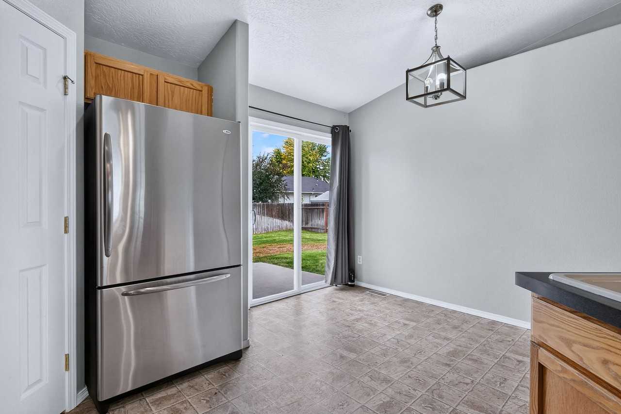 1622 W Meffan Ave - Photo 7 of 28
