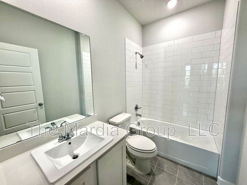 588 Moonrise St - Photo 4 of 17