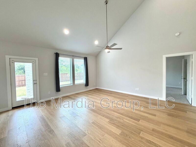 588 Moonrise St - Photo 7 of 17