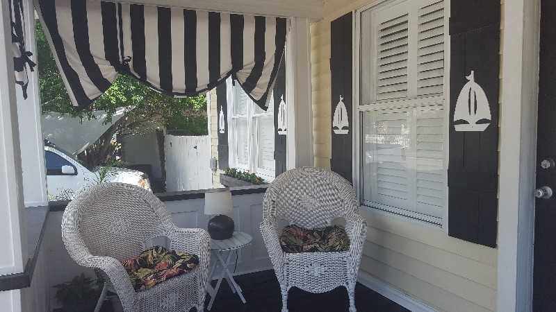 305 Marshall St - Photo 2 of 15