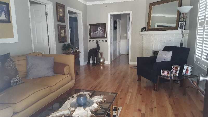 305 Marshall St - Photo 5 of 15
