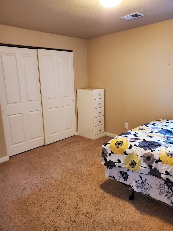 2532 Iowa Dr - Photo 2 of 13