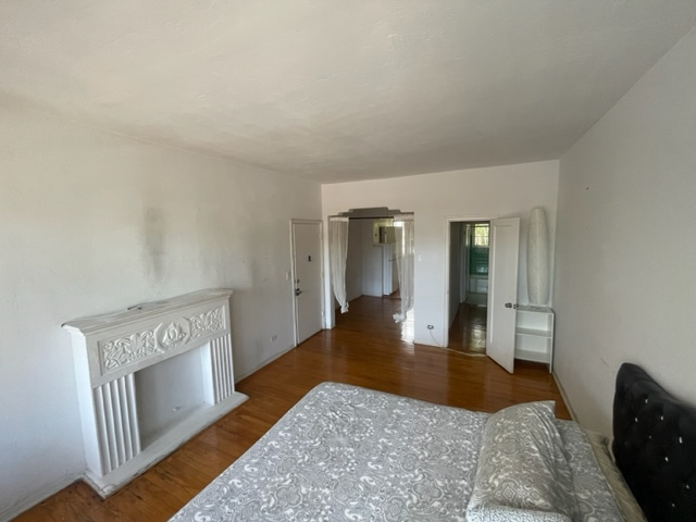 1043 8th St - Photo 4 of 5