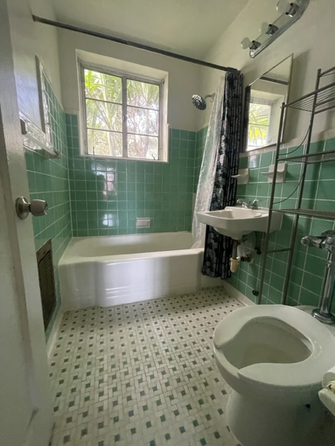 1043 8th St - Photo 5 of 5