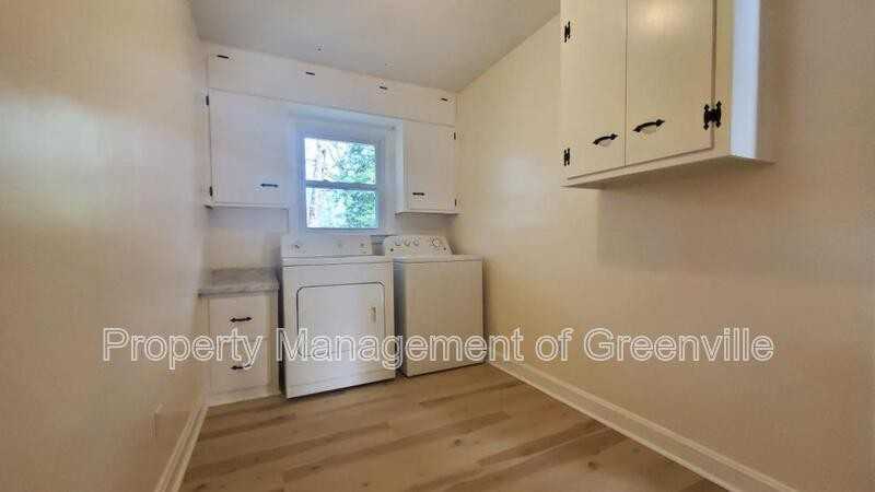 37 Lisa Dr - Photo 6 of 33
