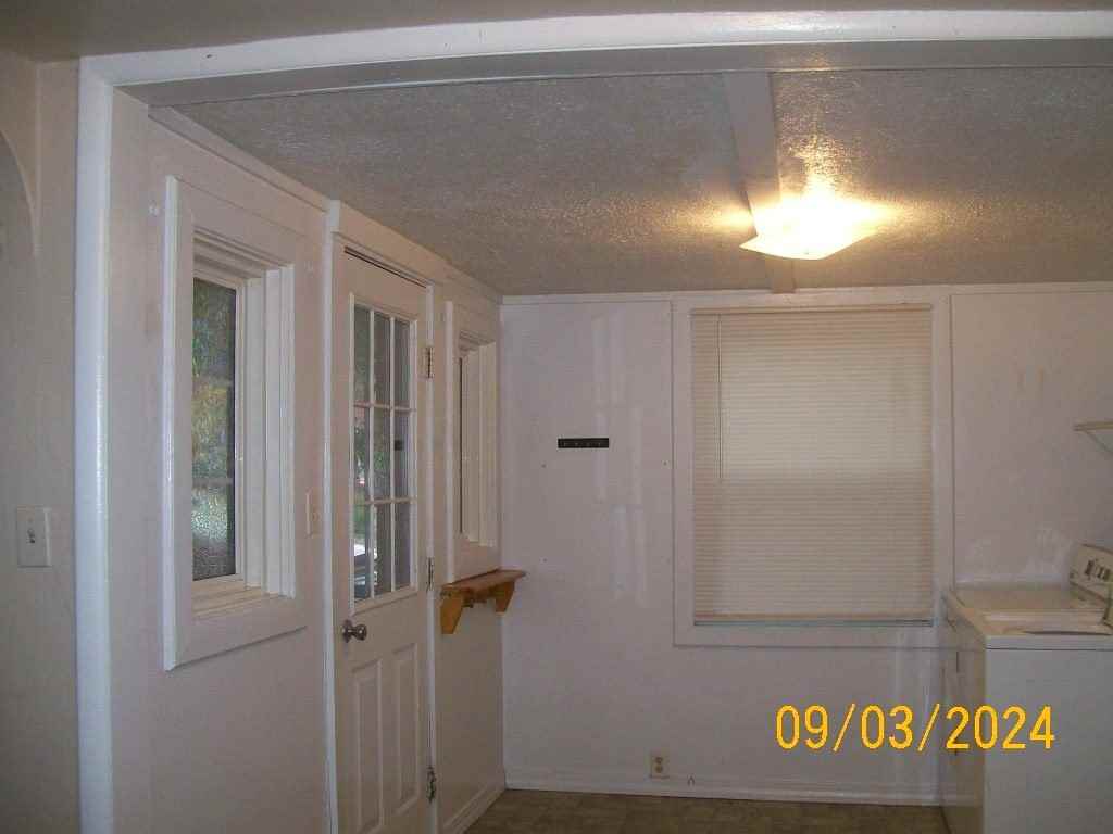219 E Callender St - Photo 3 of 50