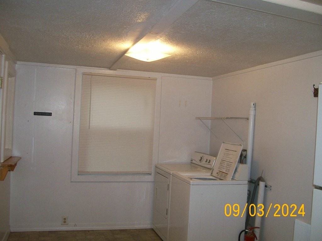 219 E Callender St - Photo 5 of 50