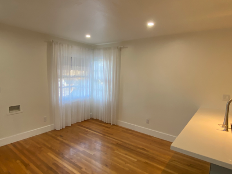 2234 Seaside St - Photo 3 of 10
