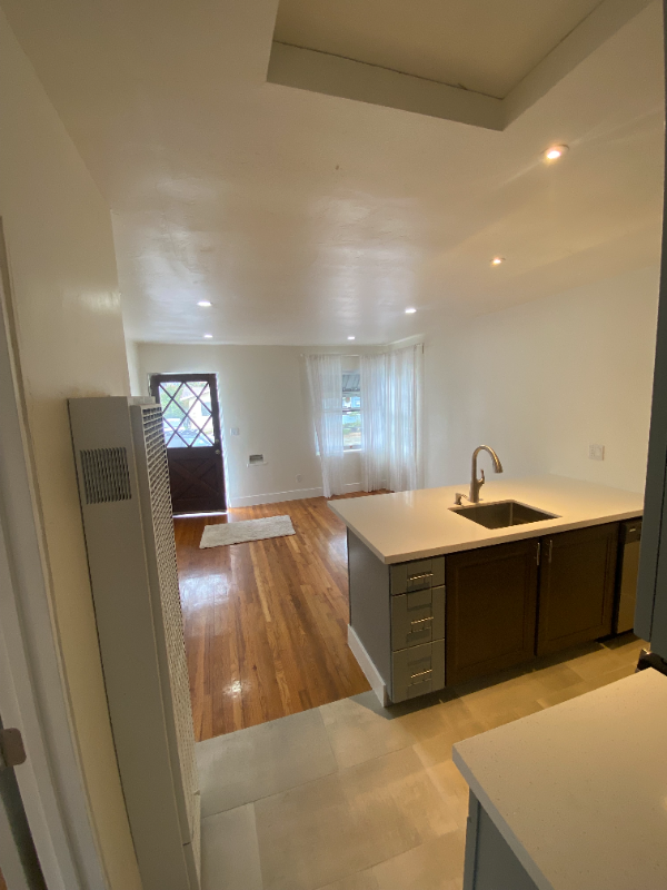 2234 Seaside St - Photo 4 of 10