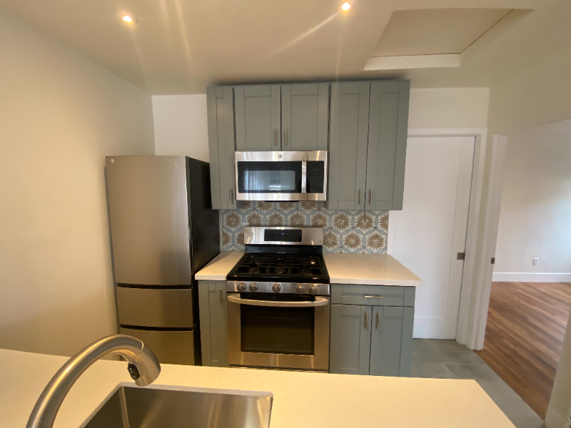 2234 Seaside St - Photo 5 of 10