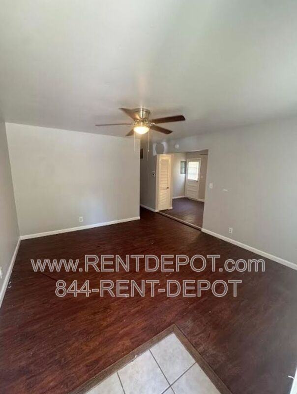 1211 S Lombard Ave - Photo 2 of 8