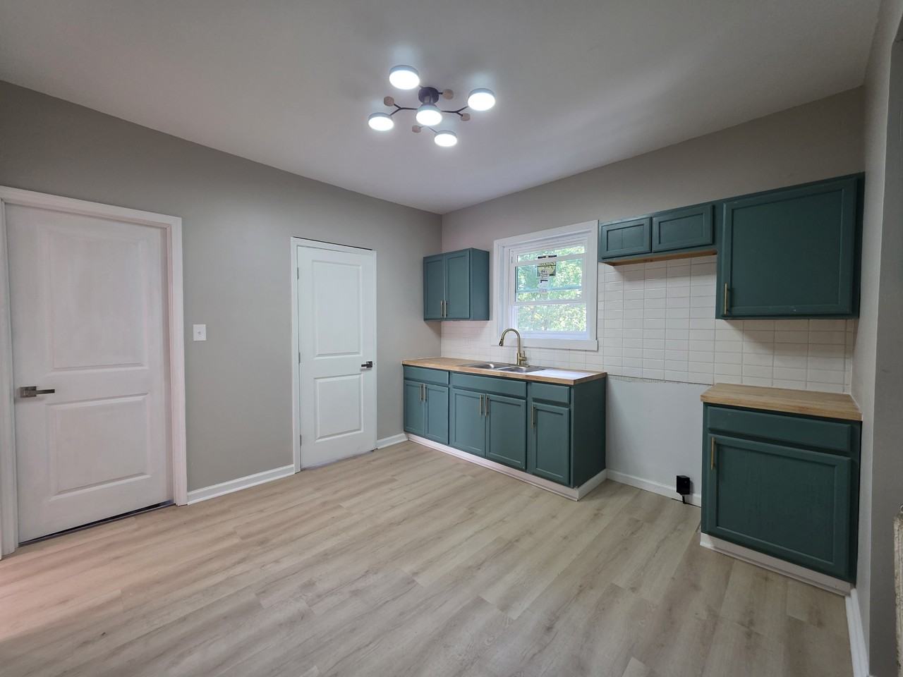 628 W Water St #NA - Photo 2 of 15