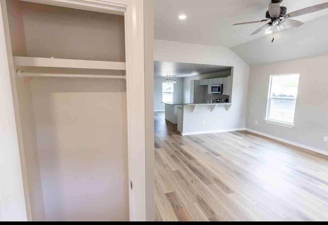 1242 Pecan St #NA - Photo 3 of 15