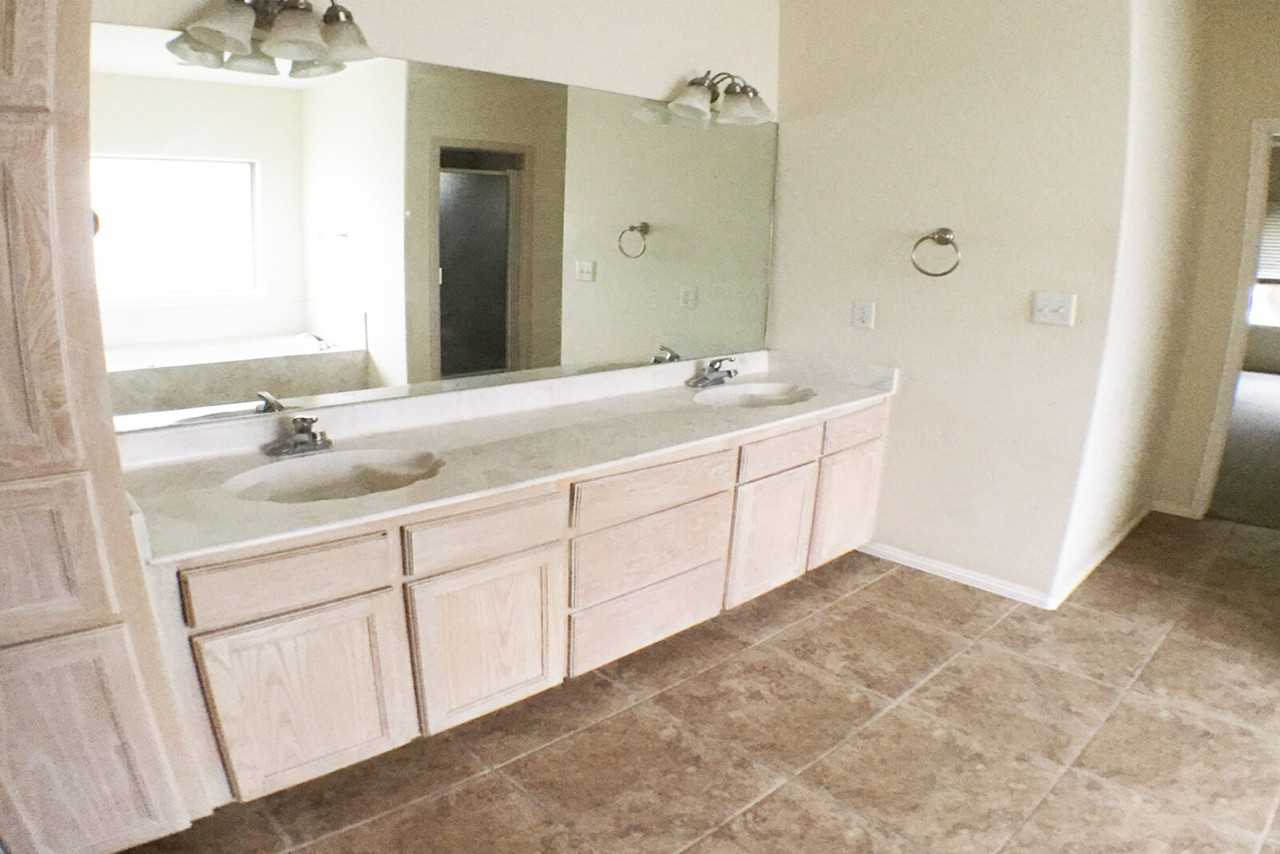4804 W Sycamore Ave #NA - Photo 6 of 9