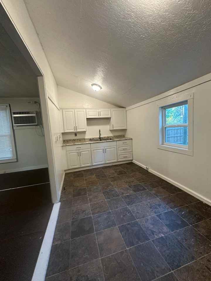 840 E Cherry St #NA - Photo 7 of 14