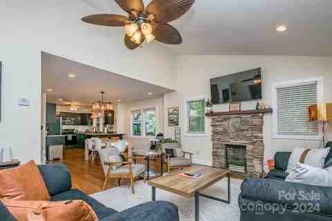 714 N Whitted St #NA - Photo 3 of 18