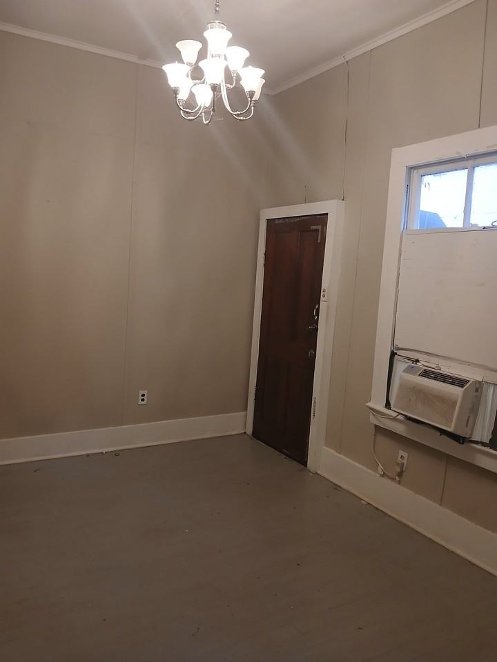 408 Voorhies St #B - Photo 3 of 9