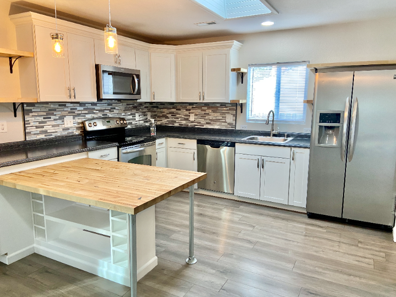 305 Redwood Dr - Photo 4 of 33