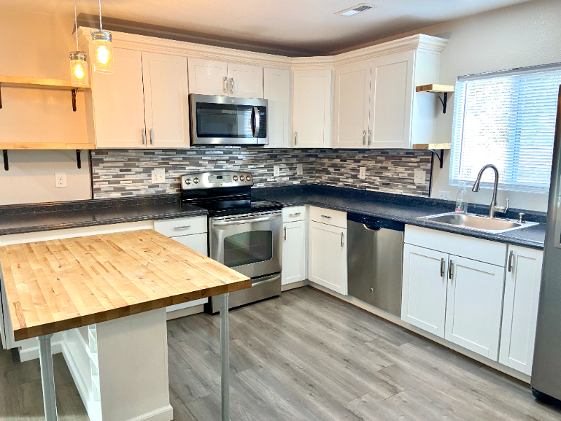 305 Redwood Dr - Photo 6 of 33