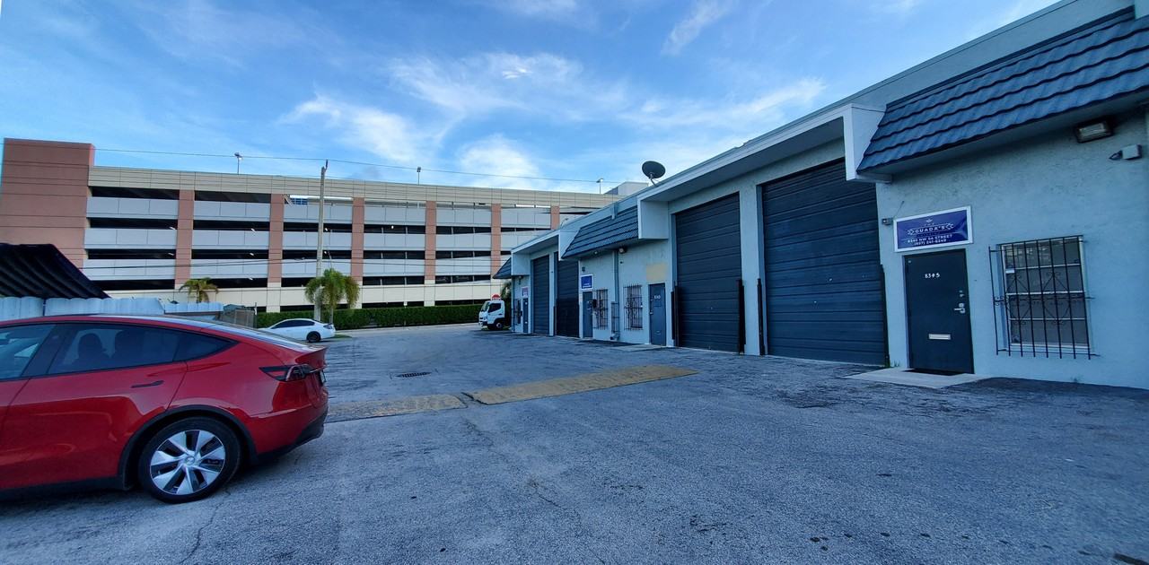 8347 Nw 54th St #8347 - Photo 3 of 20